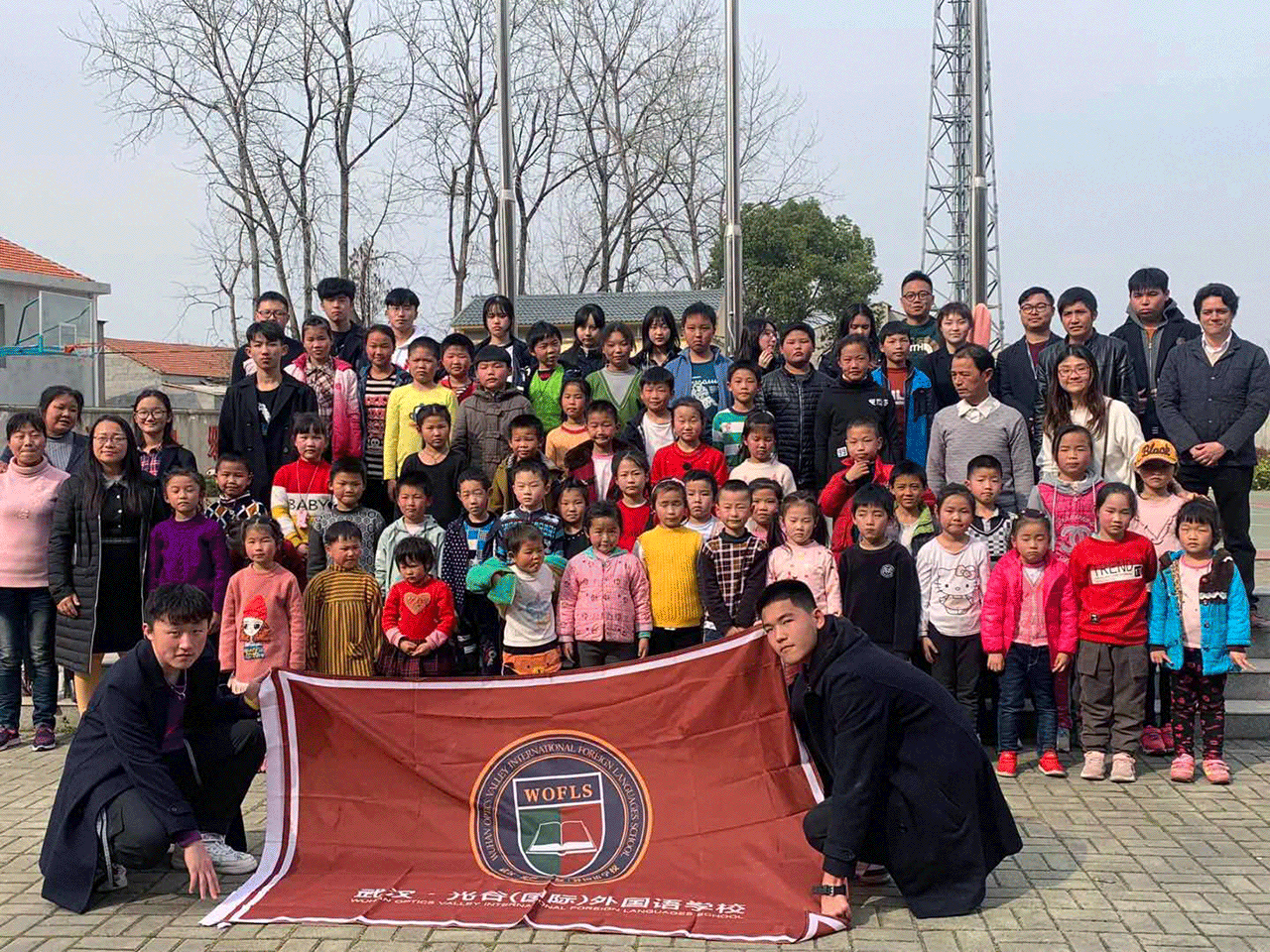 春日暖阳里的暖心之旅——光外国际1801班鄂州华容包王小学爱心助学活动小记